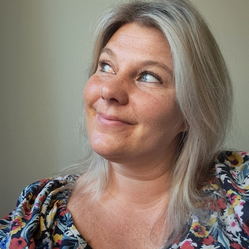 Irene Berg-Järvinen hymyilee